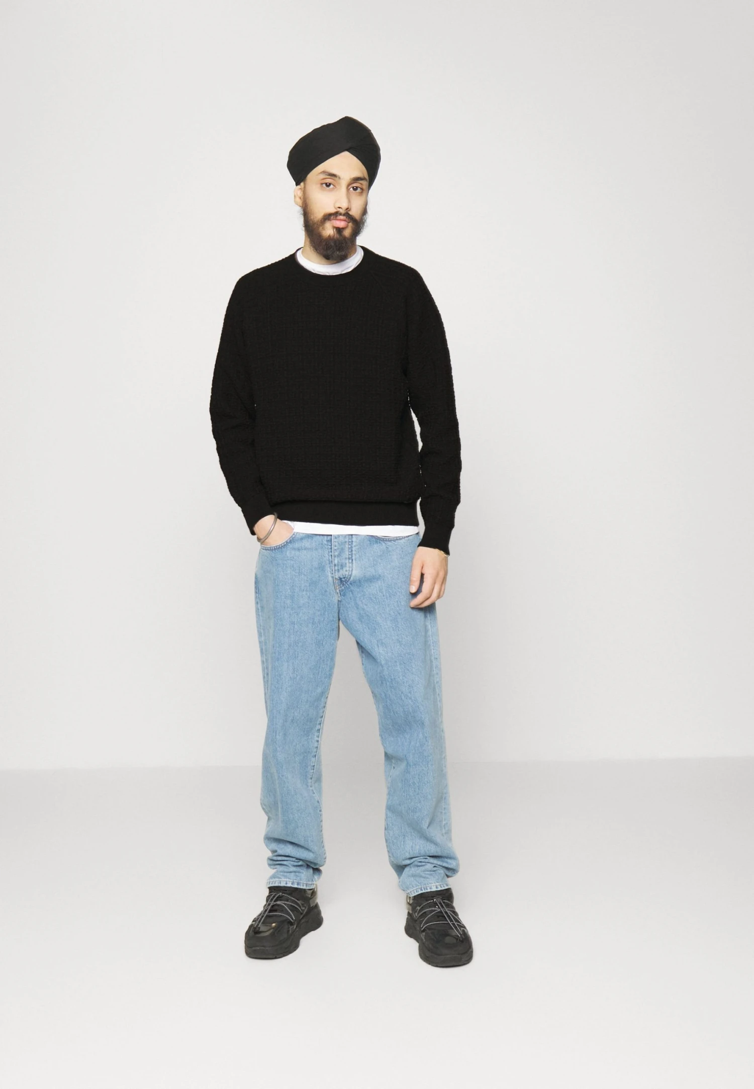 Hugo Srido - Jumper - Black 4 Hugo Srido - Jumper - Black - Image 2