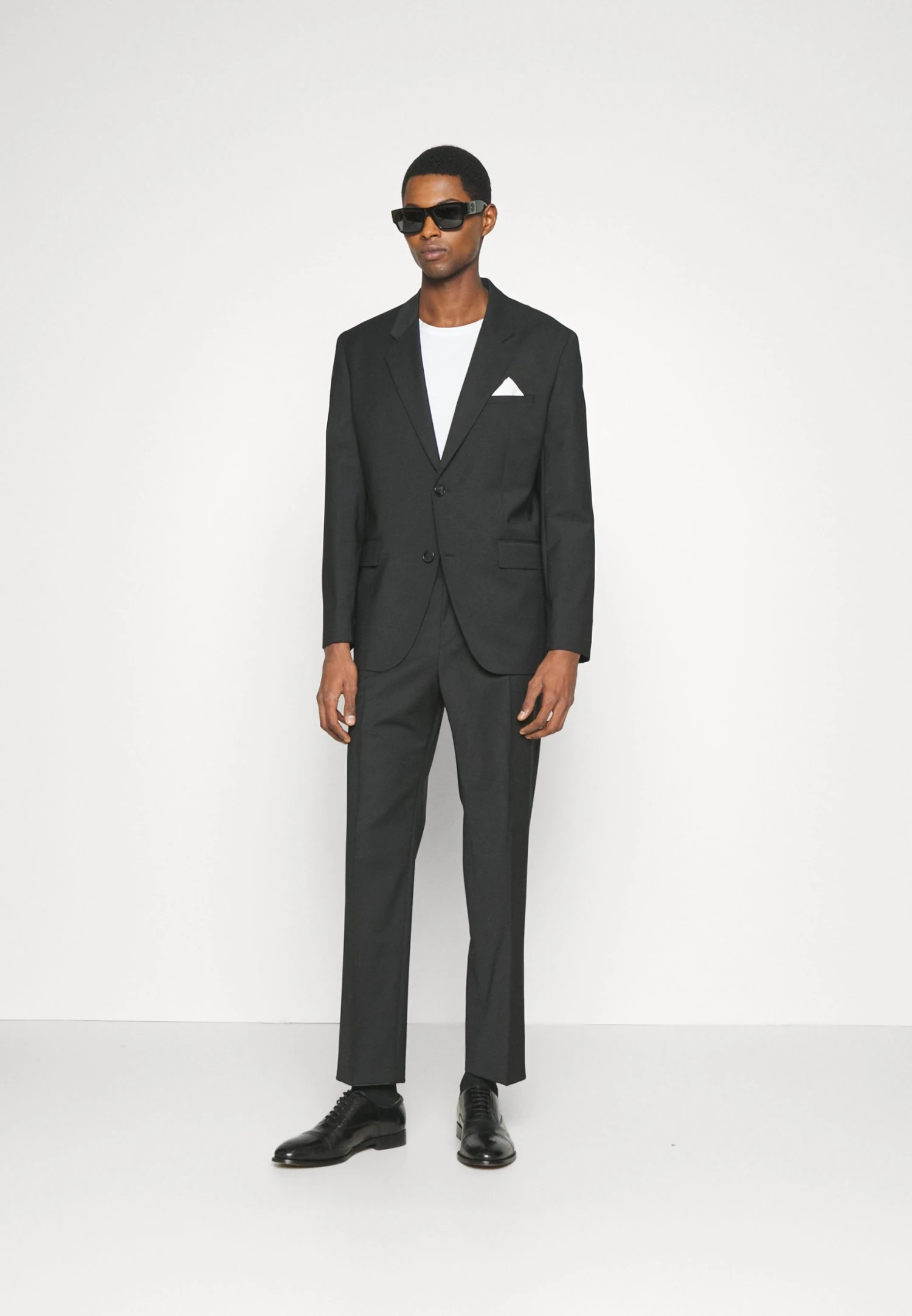 Hugo Teagan - Suit - Black One 4 Hugo Teagan - Suit - Black One - Image 2