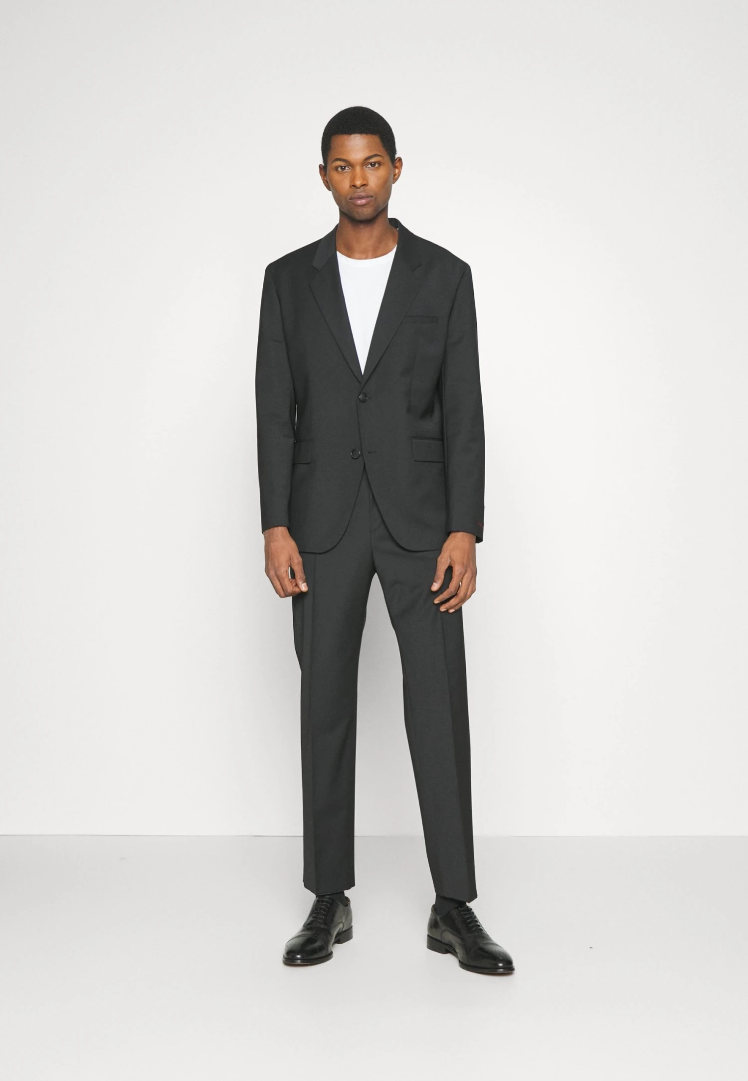 Hugo Teagan - Suit - Black One 3 Hugo Teagan - Suit - Black One