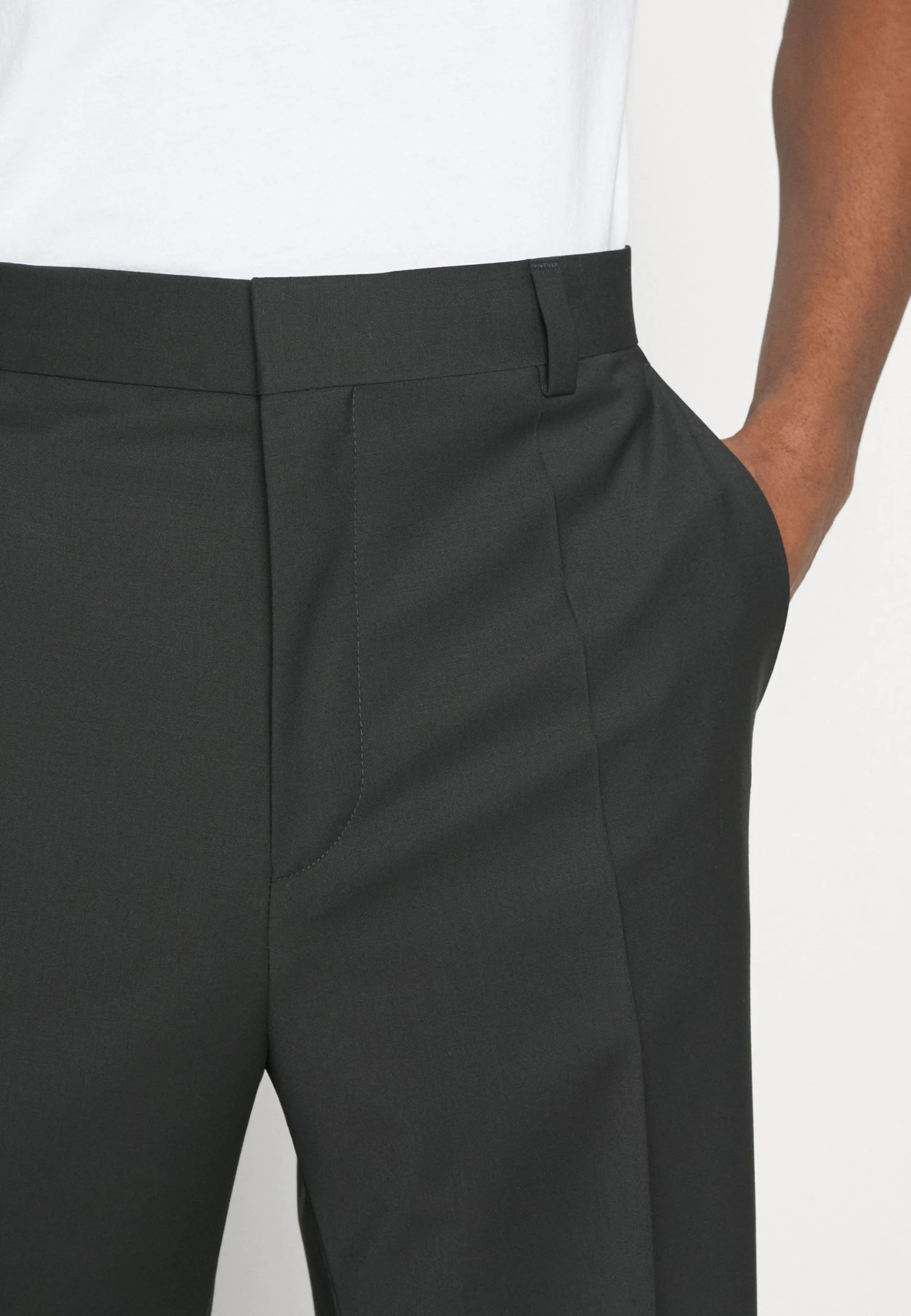 Hugo Teagan - Suit - Black One 12 Hugo Teagan - Suit - Black One - Image 10